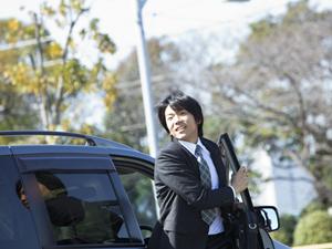 コバックの車検は安いし速いです。